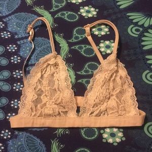 NWOT Sweet little cream bralette 🍯